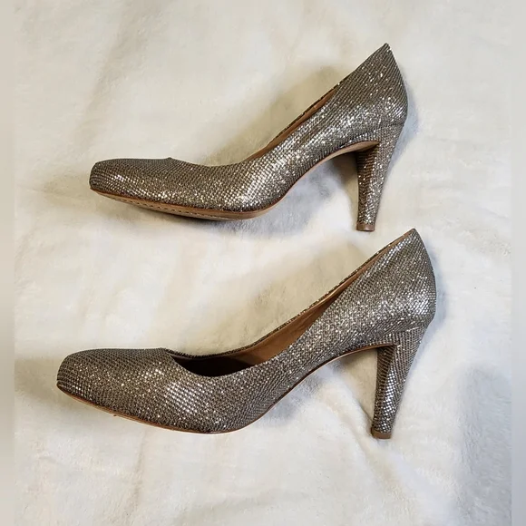 Vince Camuto Kadri Elegant Gold Glitter Pumps, Size 7 - Picture 5 of 6